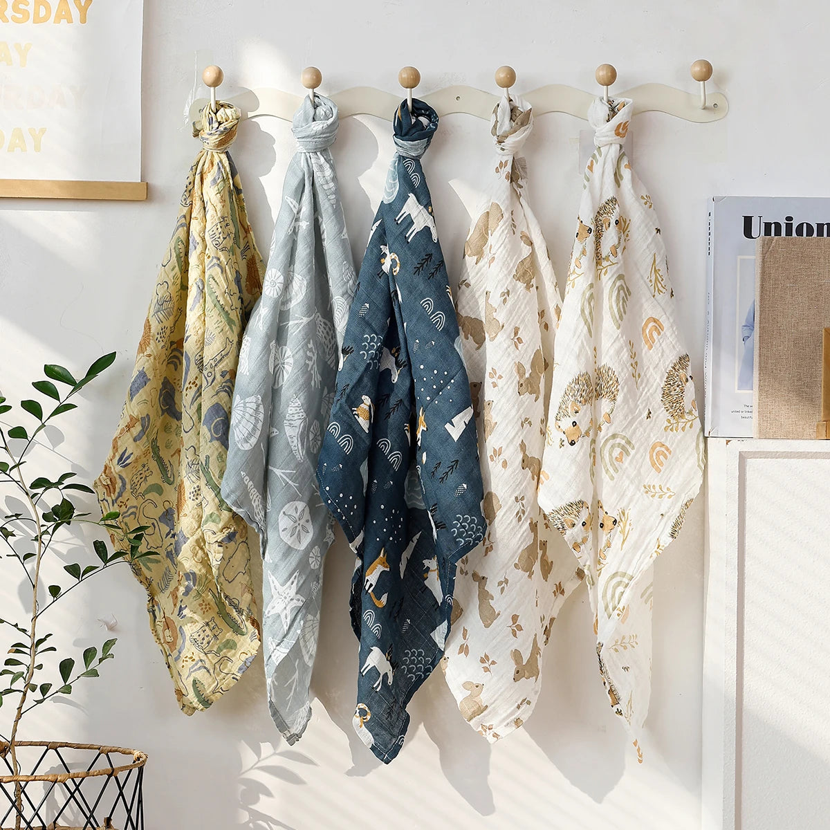 Elinfant 5pcs Gift Set Bamboo Cotton Muslin Bib Burp Cloth 100% Cotton 60*60cm 2 Layers Baby Scarf Handkerchief