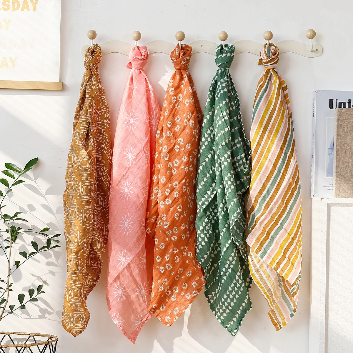 Elinfant 5pcs Gift Set Bamboo Cotton Muslin Bib Burp Cloth 100% Cotton 60*60cm 2 Layers Baby Scarf Handkerchief