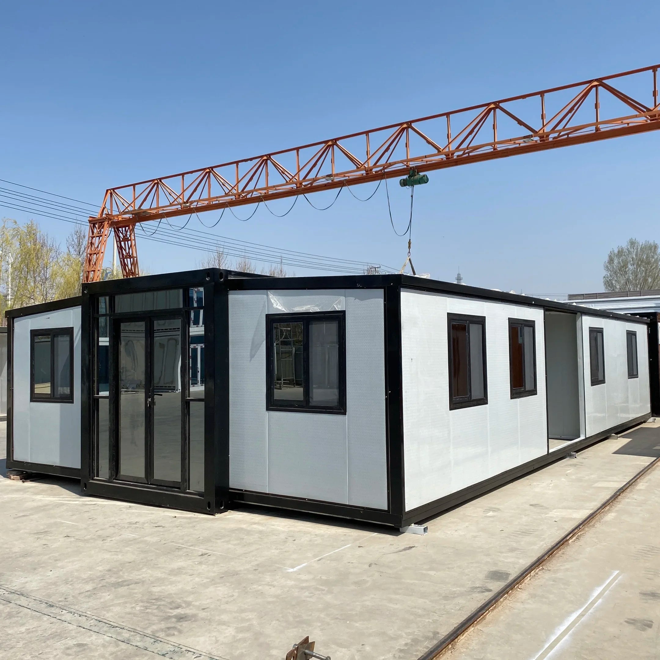 Ready Made Container House with Modern Mobile Home 40ft 3 Bedrooms Prefab Expandable Villa Garden Design Hot Sale
